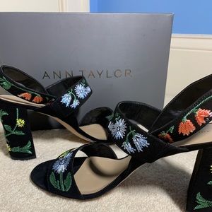 Ann Taylor Heels *size 9* and Maching Purse